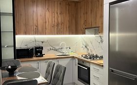 Wood Нова затишна 2-кімнатна квартира